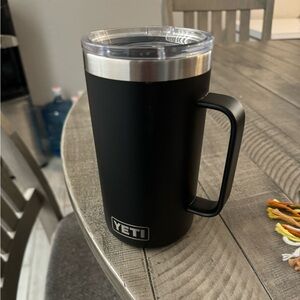 Yeti Rambler 24oz travel mug